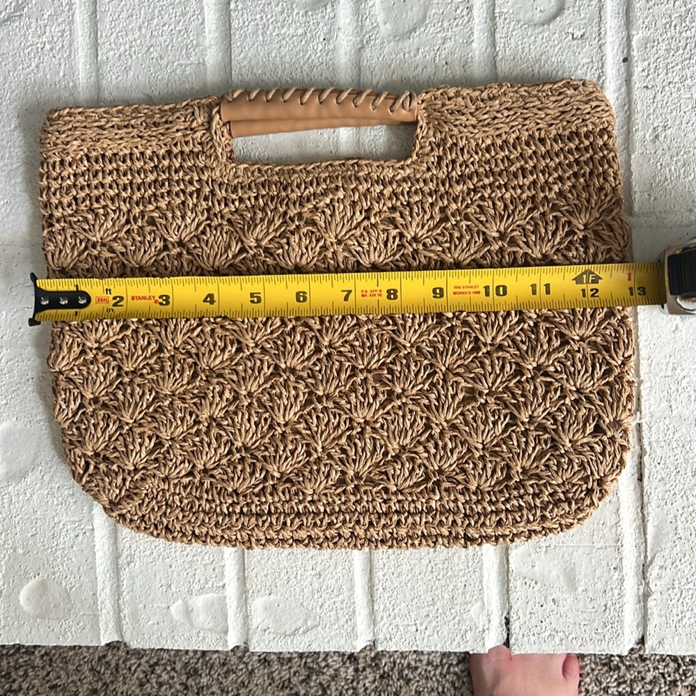 EUC Banana Republic raffia/straw/macrame handbag. - Picture 4 of 6